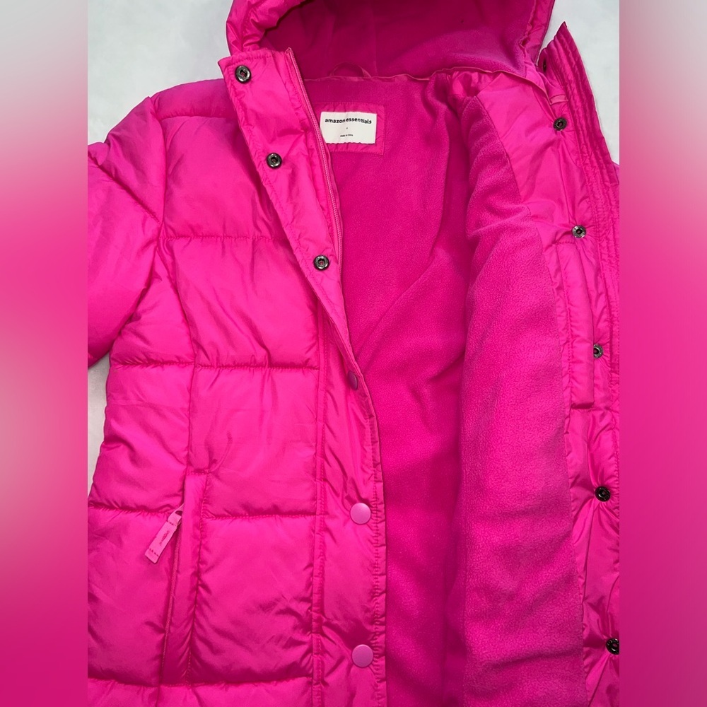 Amazon Essentials Women's Heavyweight Long-Sleeve Hooded Puffer Coat - Picture 7 of 12
